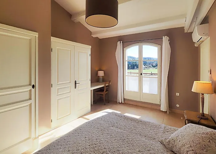 Awesome In Saint-laurent-de-la-ca *